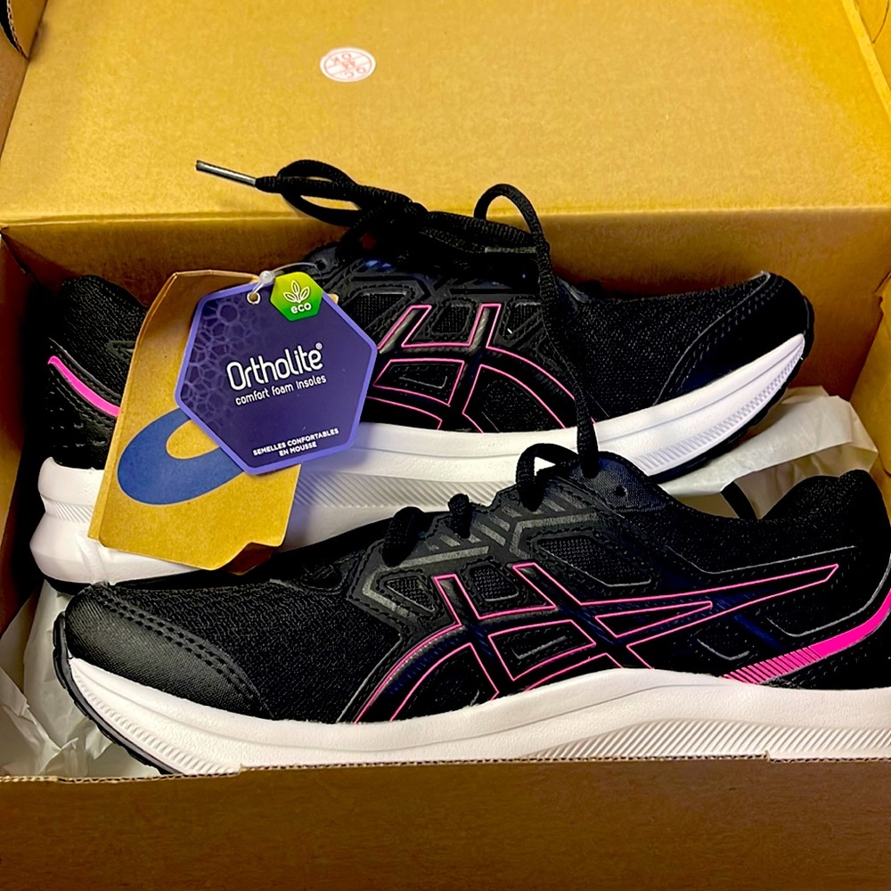 New in box. Asics Jolt 3 Black/Hot Pink